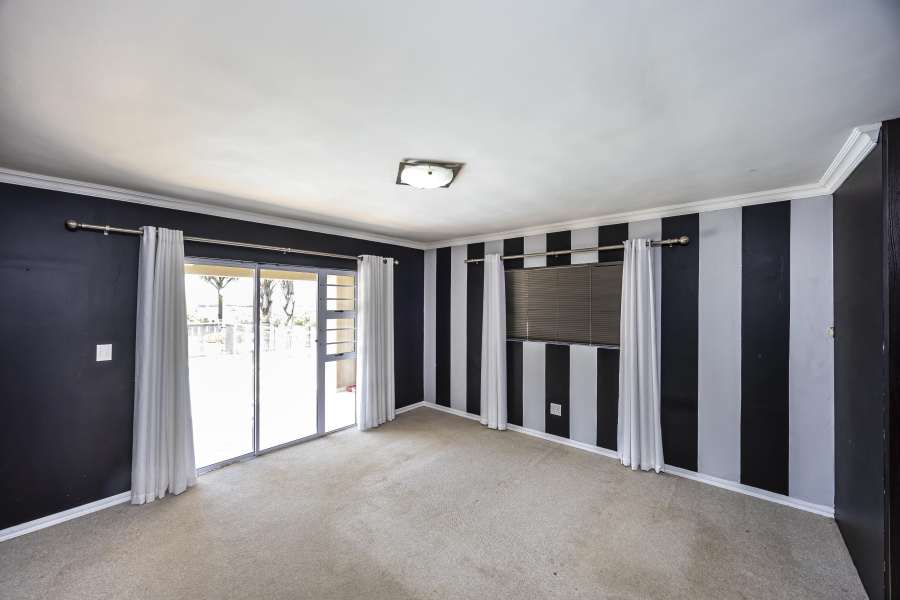 4 Bedroom Property for Sale in Sunrise On Sea Eastern Cape